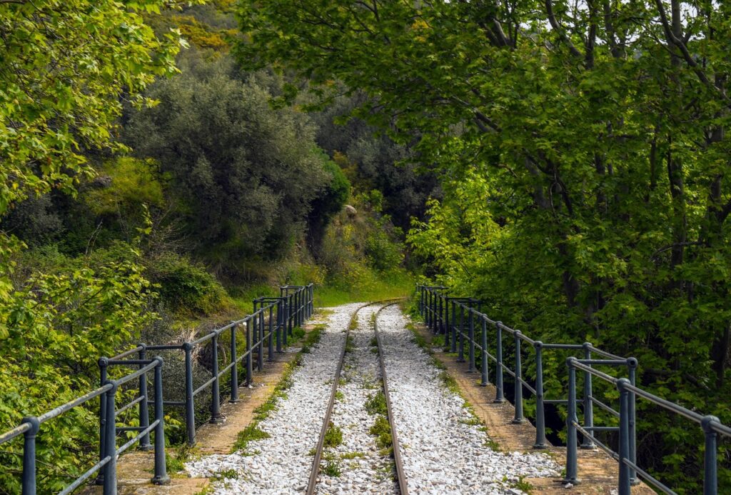 Le “ferrovie dimenticate” d’Abruzzo: percorsi di trekking e ciclabili su antichi tracciati