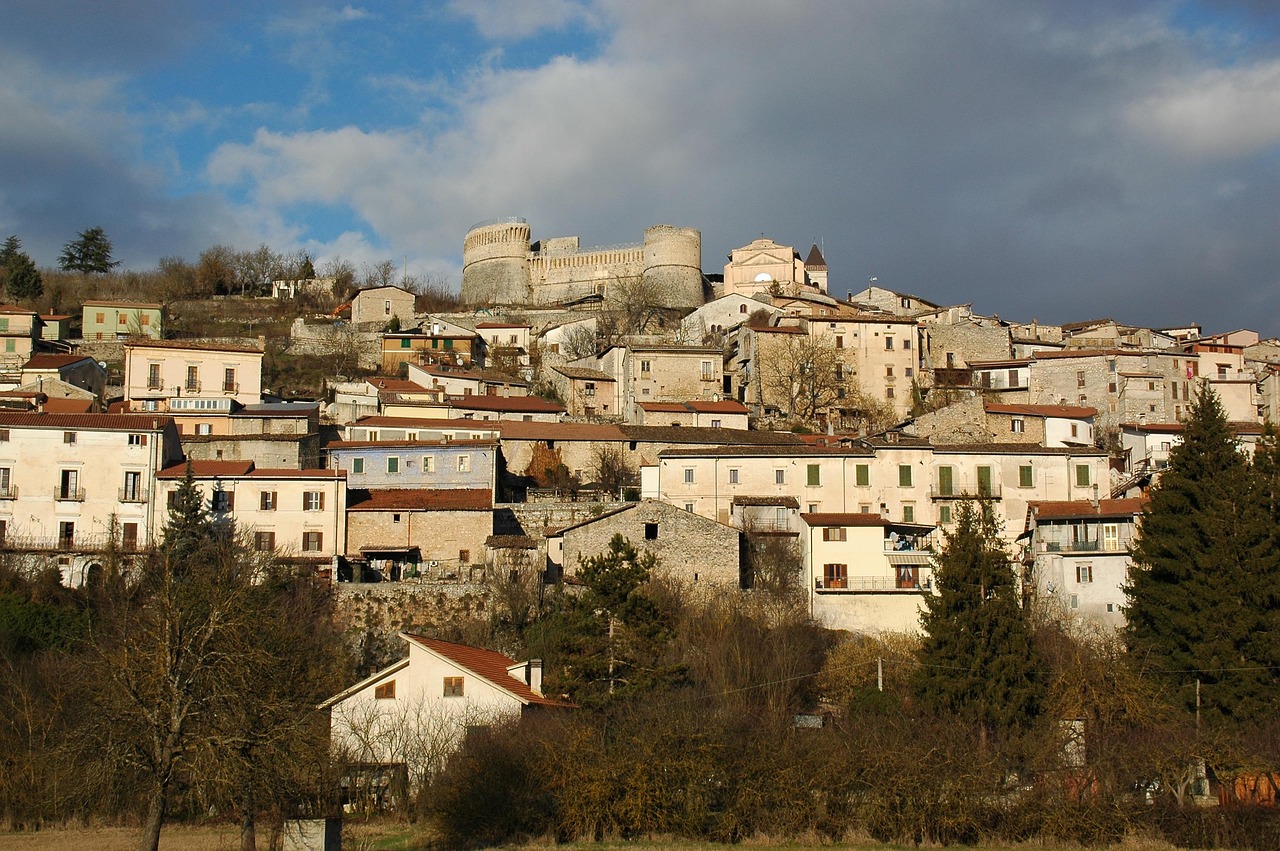 Panorama del suggestivo paese marchigiano, meta ideale per fotografi e turisti.