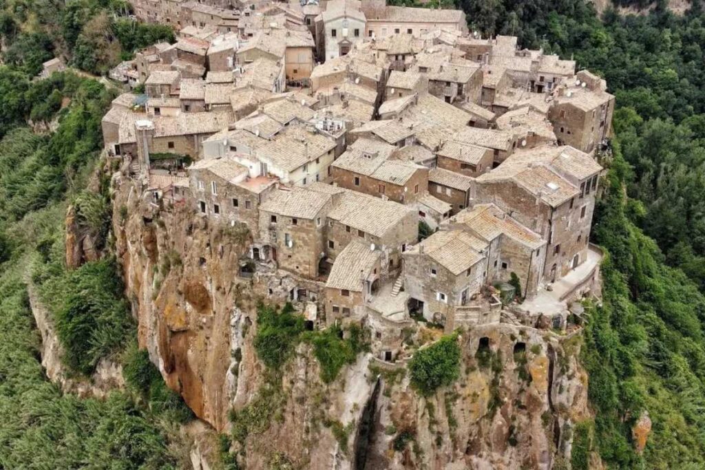 Il borgo italiano che sorprende chi cerca luoghi autentici lontani dal turismo di massa