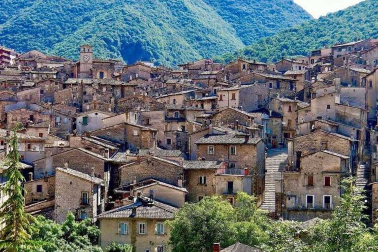 Il piccolo borgo che sta conquistando i viaggiatori stanchi delle solite mete