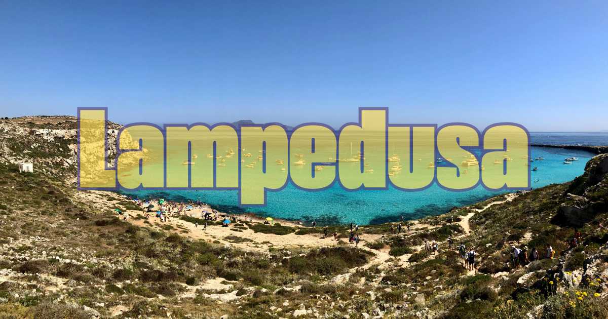 Caletta nascosta a Lampedusa, acque cristalline e scogliere suggestive, angolo tranquillo lontano dal turismo.