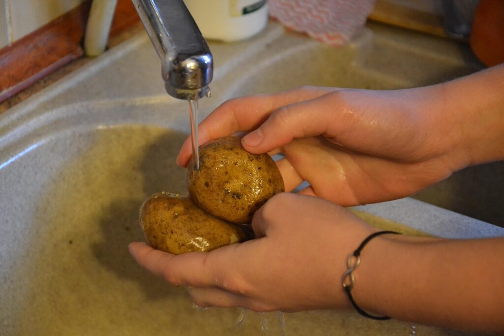 Non lavare mai questi alimenti prima di cucinarli: il motivo è igienico